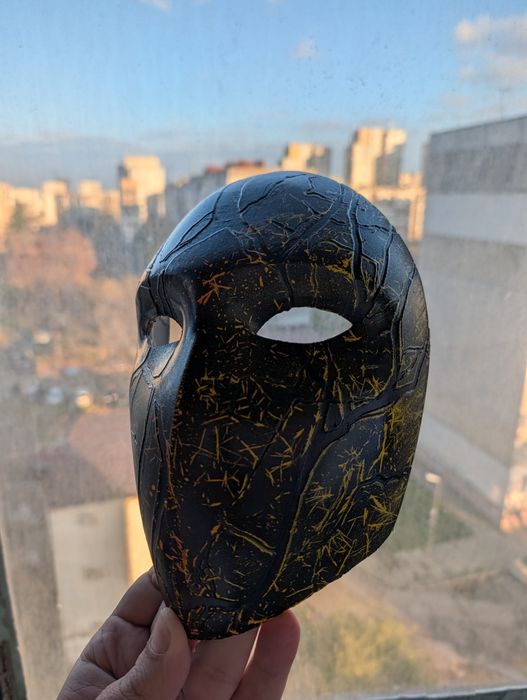 Продавам ръчно изработена маска