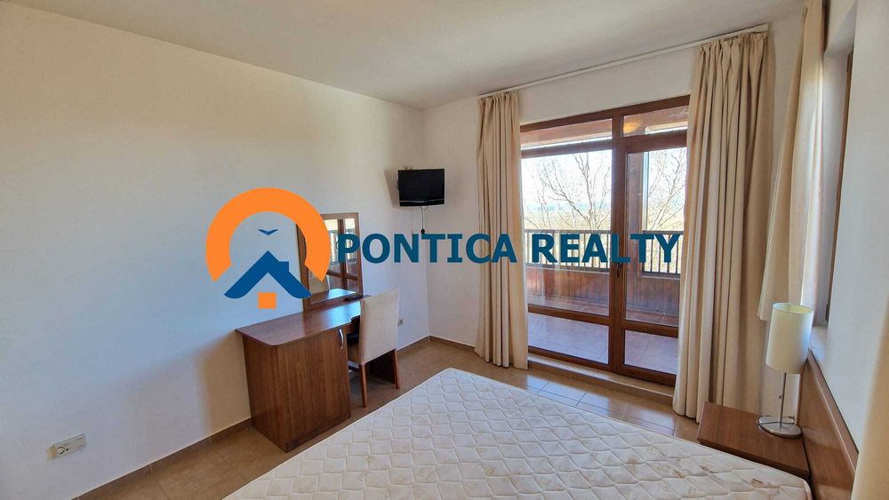 Къща с двор и басейн в хубав комплекс в гр. Ахелой