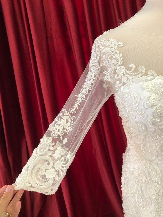 Vând urgent rochie NOUĂ de mireasa!