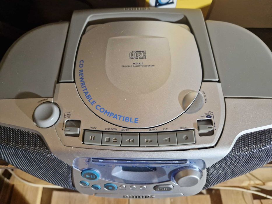 Vand radiocasetofon cu CD Philips