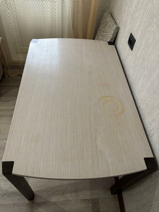 Продам кухонный стол б/у в хорошем состоянии