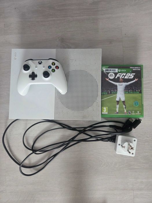Xbox One S 781 GB+maneta si jocuri