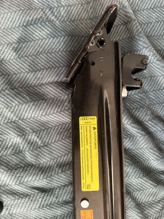 Cric audi q5 stare perfecta 8R0011031C