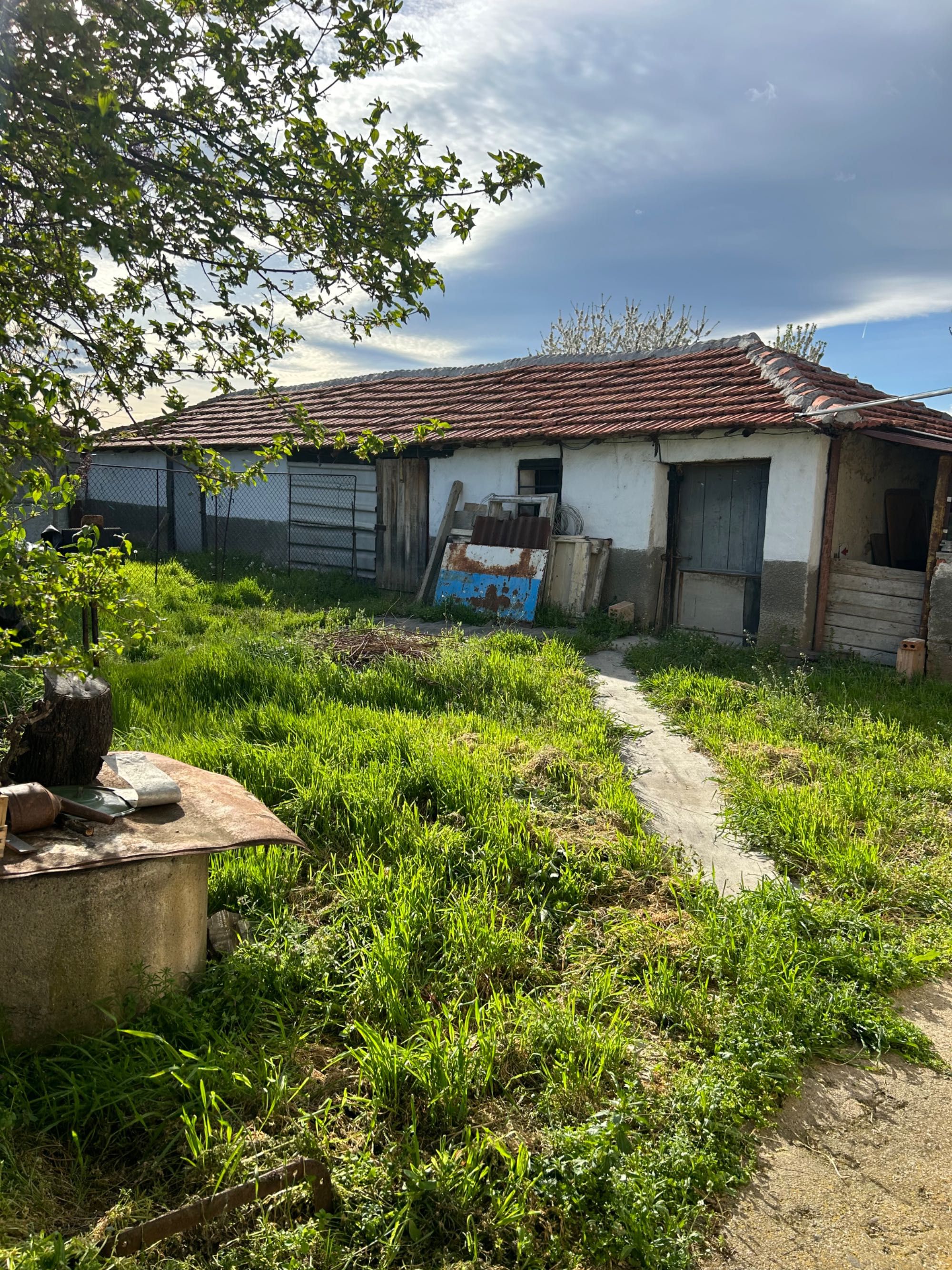 Къща, с два гаража, в село Съдиево( Нова Загора)