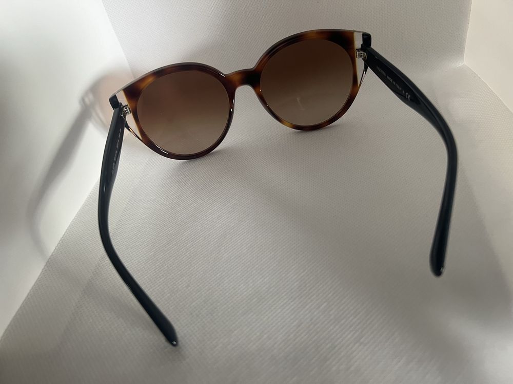 Ochelari de soare pentru femei ! VALENTINO .