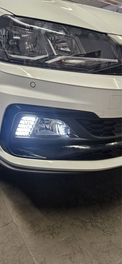 Десен халоген с дневни LED светлини VW Polo 2G