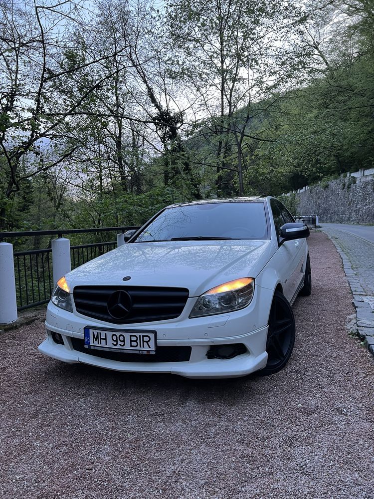 Vand Mercedes C320 full option