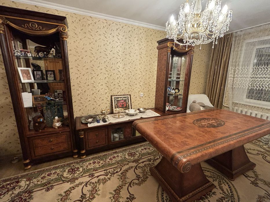 Б/У гарнитур в зал/гостиную со столом