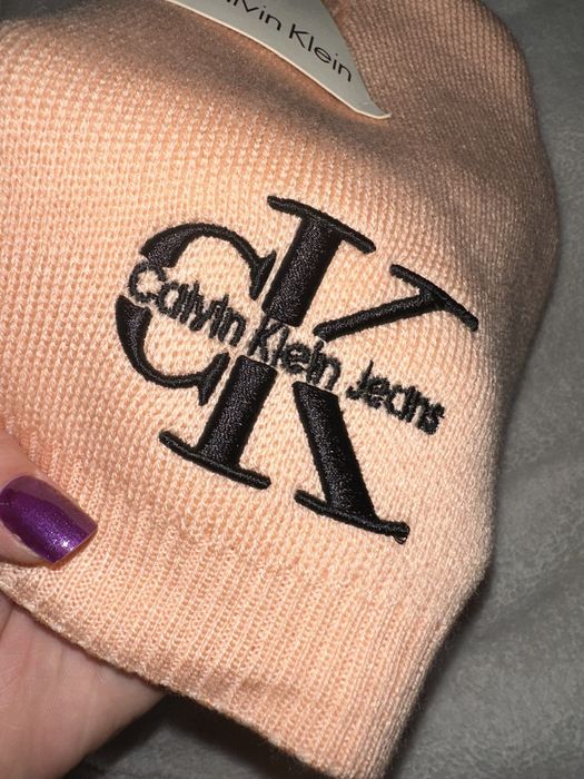 Caciula noua cu eticheta