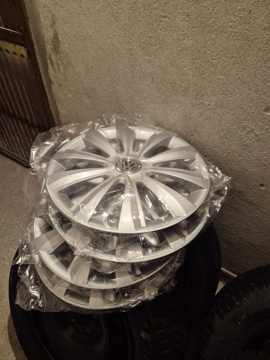 Зимни гуми с метални джанти и тасове