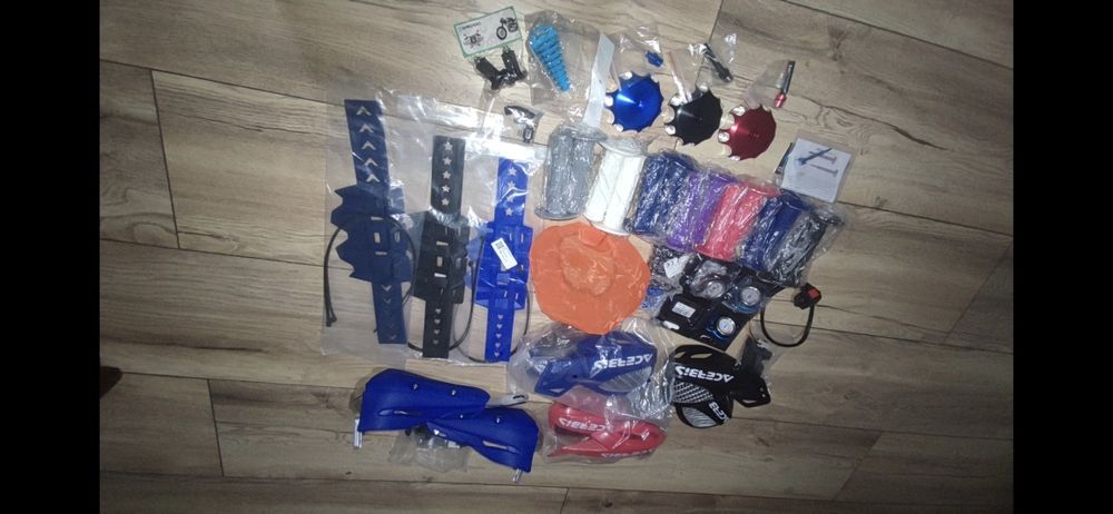 Гардове за ръци, капачки с термометър, капачки за резервоар и други