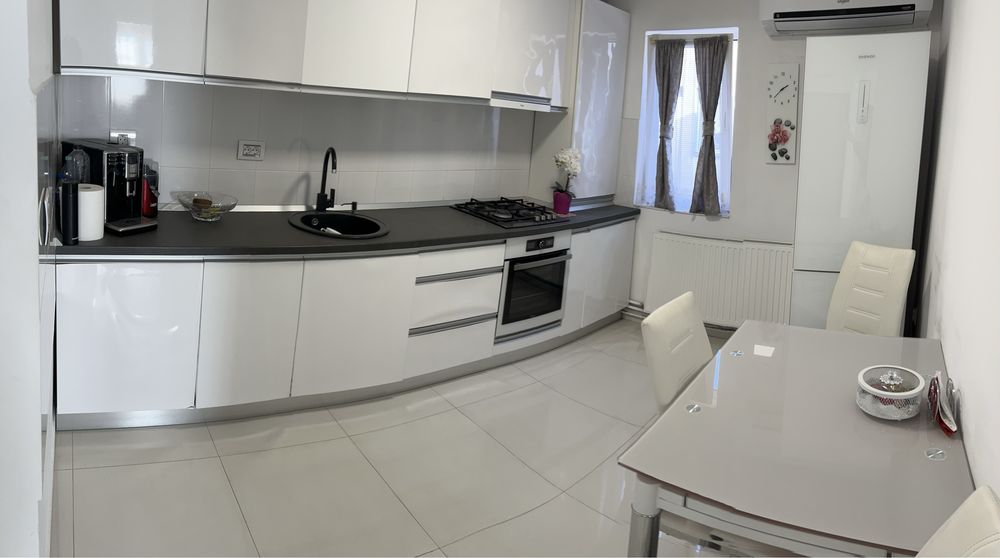 Vand sau dau la schimb apartament. Schimb doar cu casa in Arad