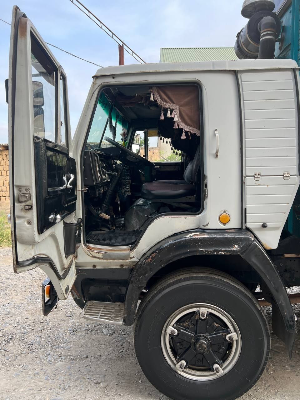 Kamaz sotiladi .