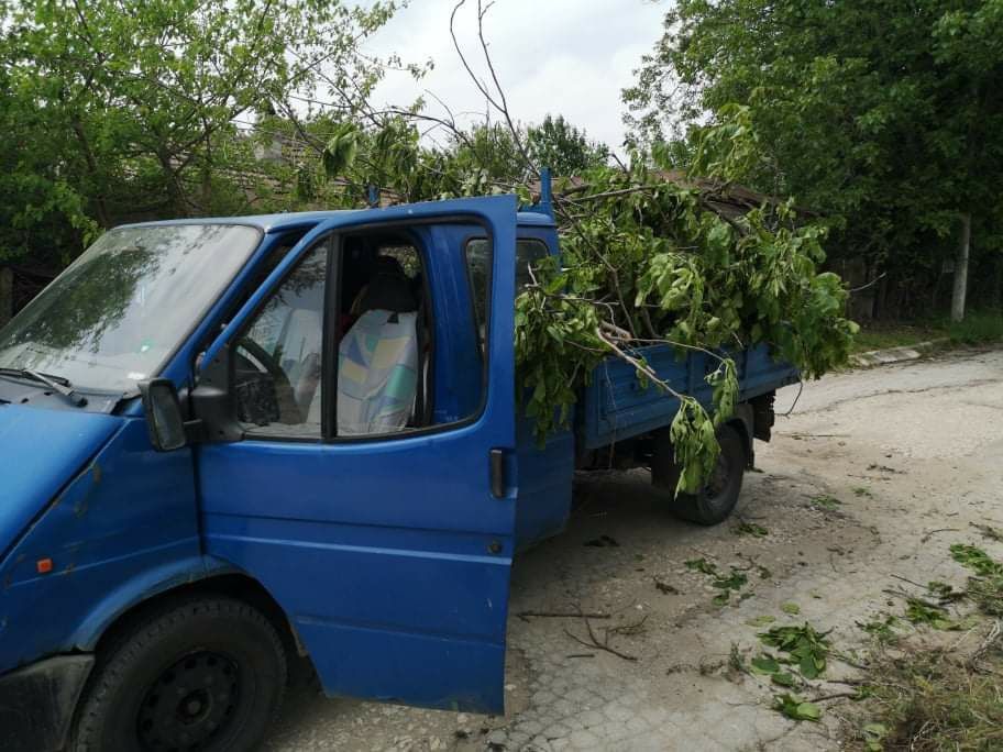 Къртене на бетон,фаянс ,мазилки,замазки , събаряне на стари постройки.