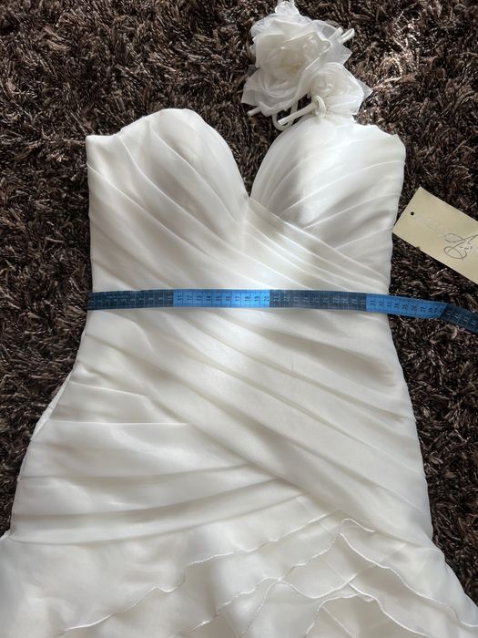 Rochie de mireasa Allure Bridal 8921