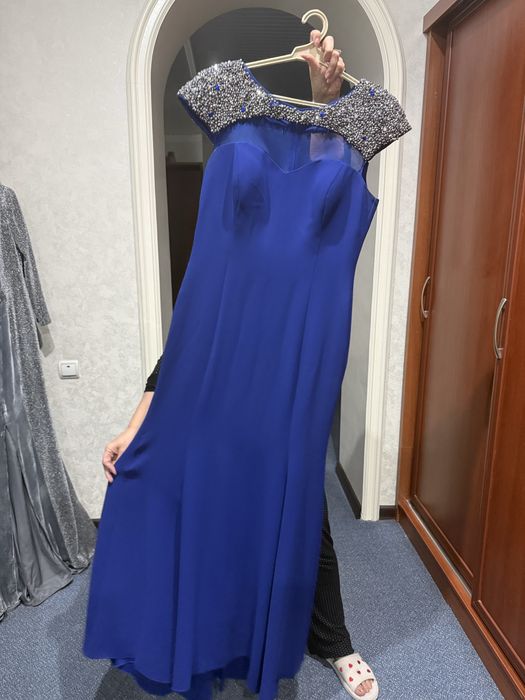 Вечерние платья, оделось один раз