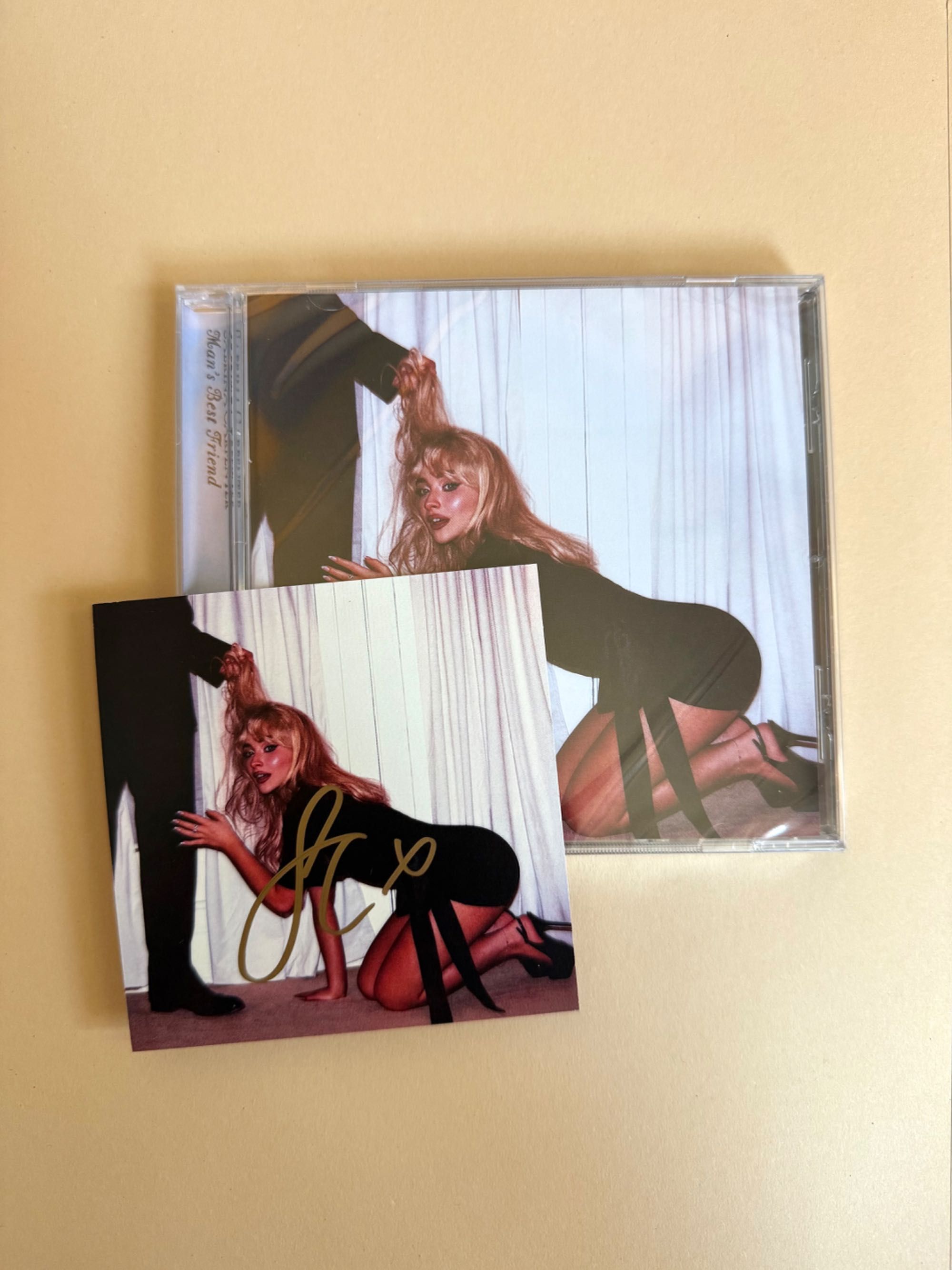 Sabrina Carpenter - Man’s Best Friend CD диск и картичка с автограф
