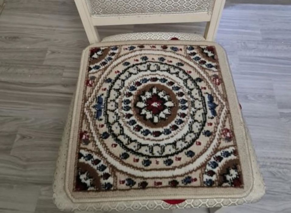 Коврики состаяние нового. Они у нас 16 шт .  Чистые