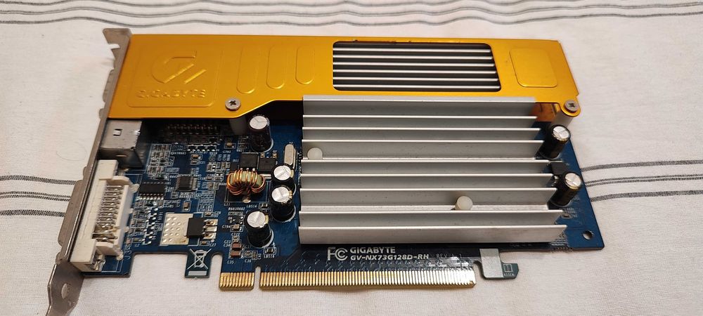 Vand placa video MSI Model V279 si p.v Gigabyte NVIDIA GeForce 7300 GS