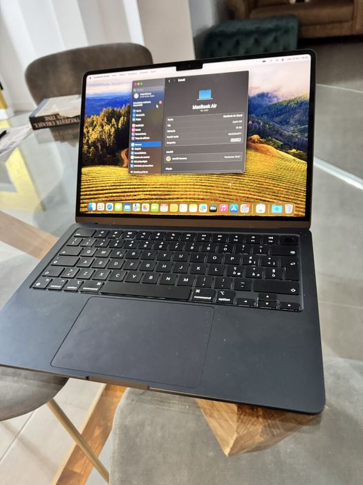 ! MacBook Air 15” M2 (2022) – 16GB RAM – Stare impecabilă!