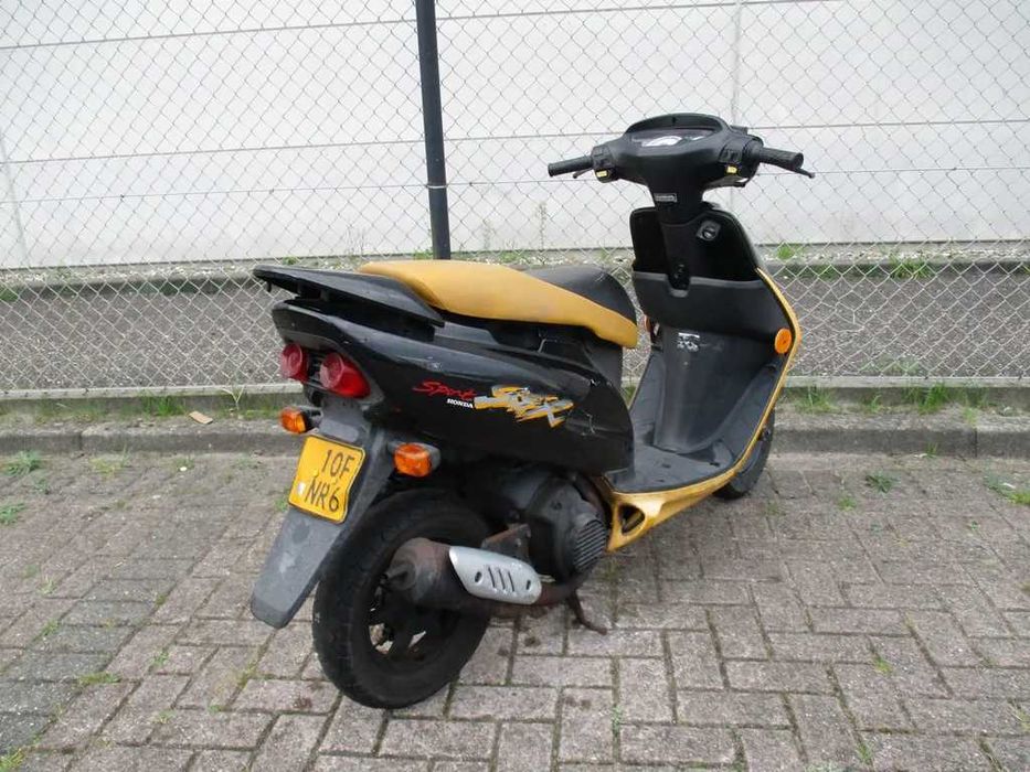 Inchiriere scuter Honda SFX50 2T 50cc Bucuresti 190 lei saptamana