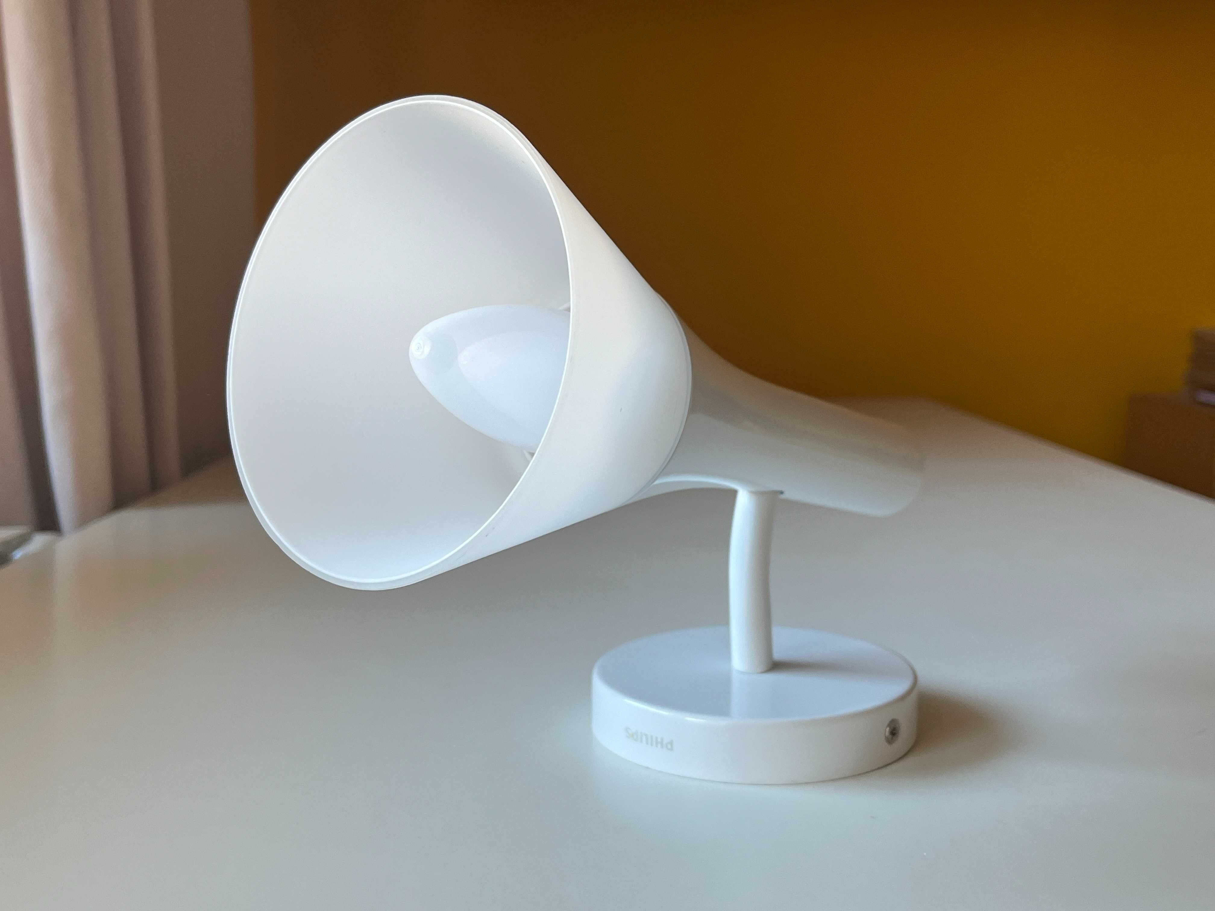 Philips Hue Explore Wall Lamp White