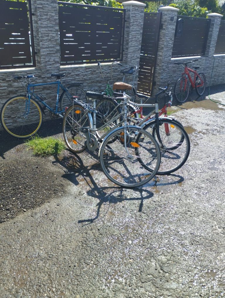 Vând bicicletele din imagini