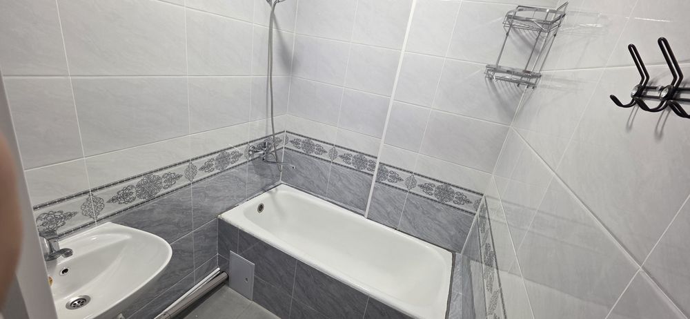 Продам 2-комнотная квартиру кадишева конечка