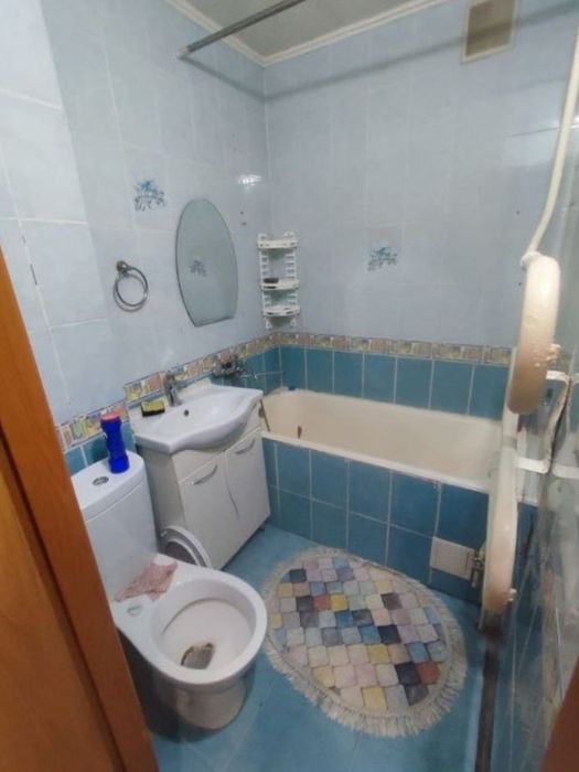 Продам 3 ком квартиру, в панельном доме ,район м.Северный,не угловая .