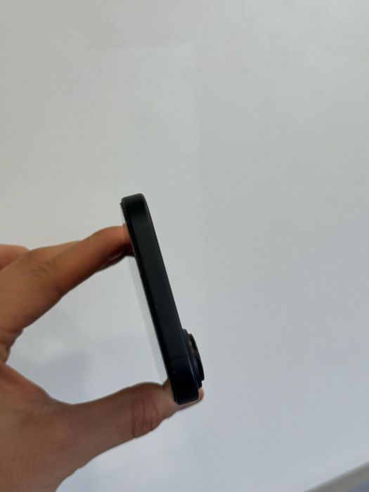 Продавам отличен iPhone 16 56 цикъла