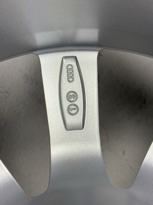Jante NOI Originale R19 Audi Sport Q3 Q5 A6 Continental M+S 225/50/19