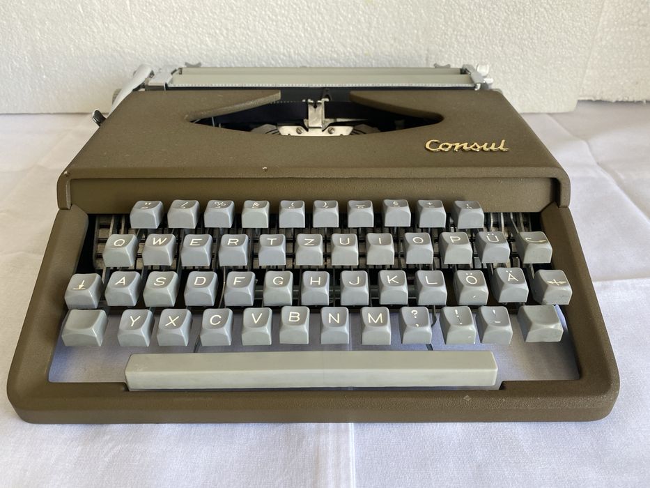 Masina de scris consul army