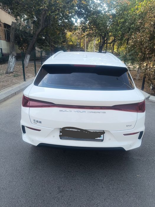 Byd e 2 ideal xolati yengide moshina