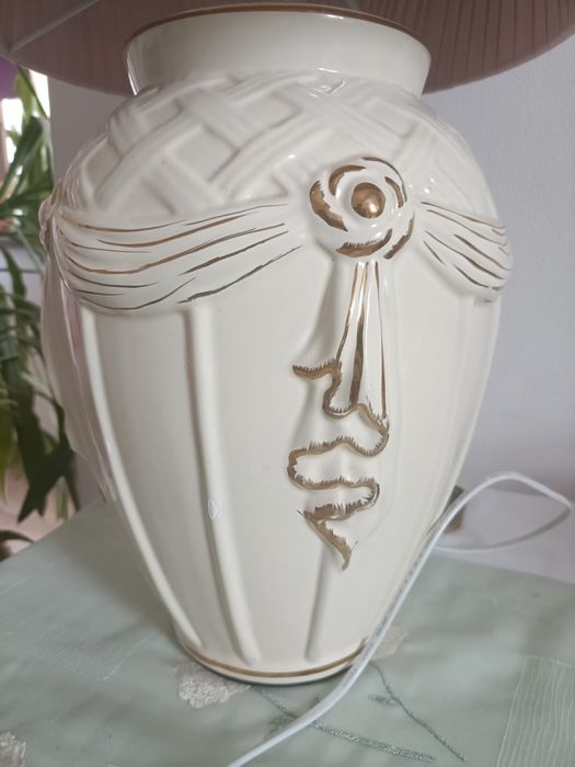 Veioza masivă frumoasă