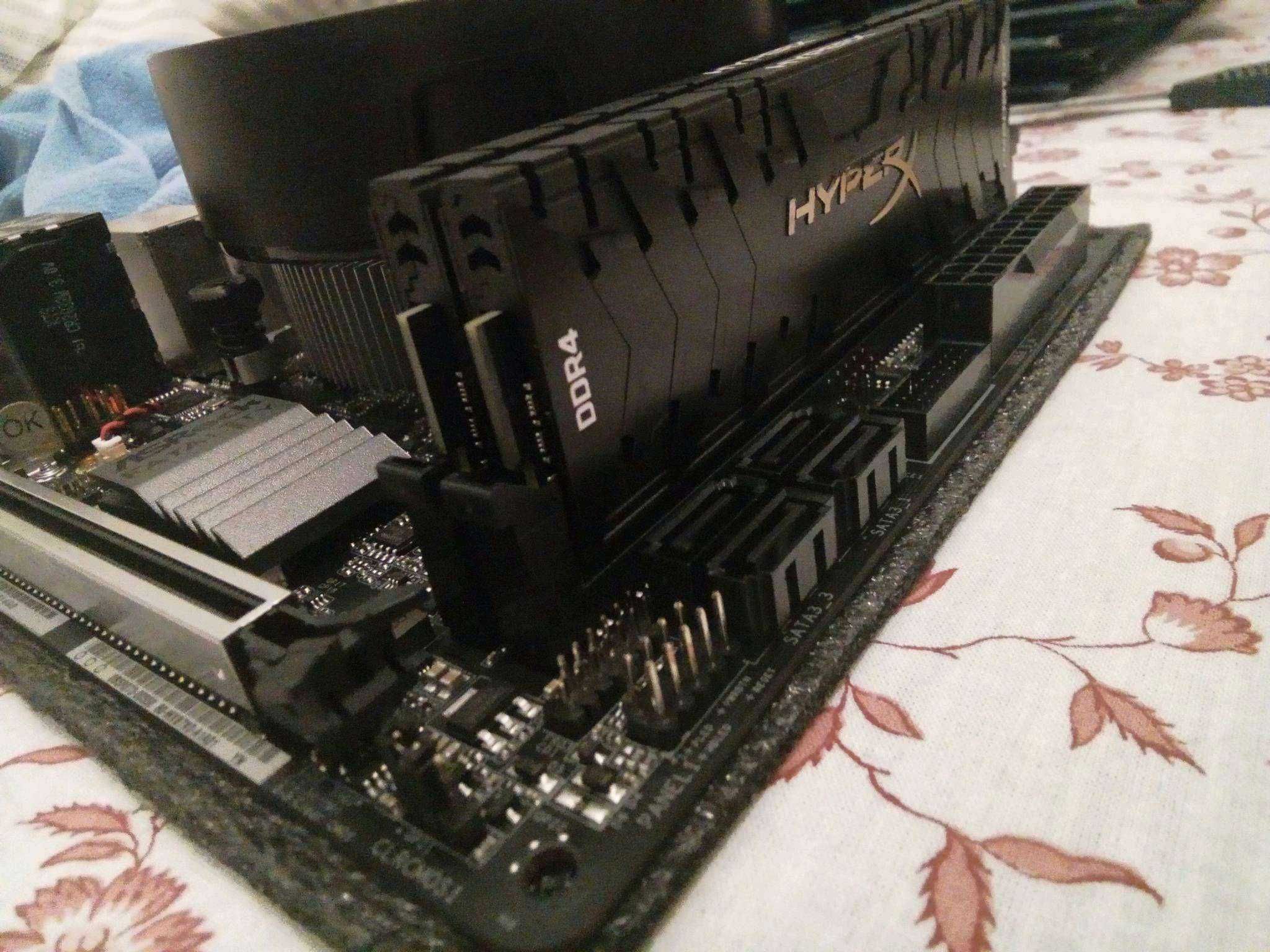 Продам ОЗУ Kingston DDR4 16Gb 3200 MHz (2x8Gb) HyperX Predator