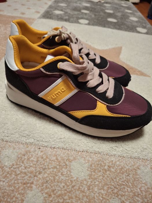 Adidasi yumas originali cu eticheta