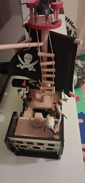 Дървен пиратски кораб