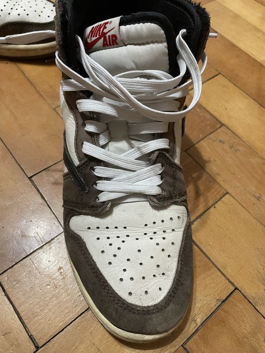 Jordan 1 Travis Scott