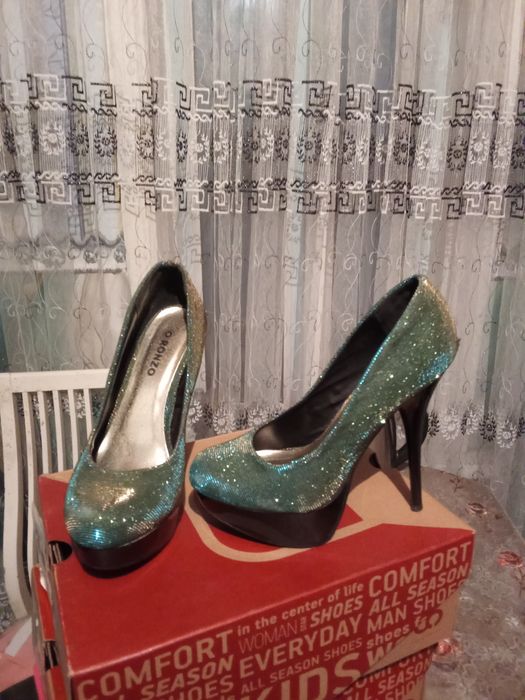 Продам шикарные блестящие хамелеон туфли