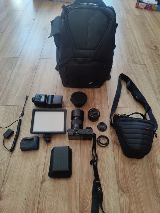 Sony Alpha 6000 Mirrorless Plus Multe Accesorii și 2 Obiective