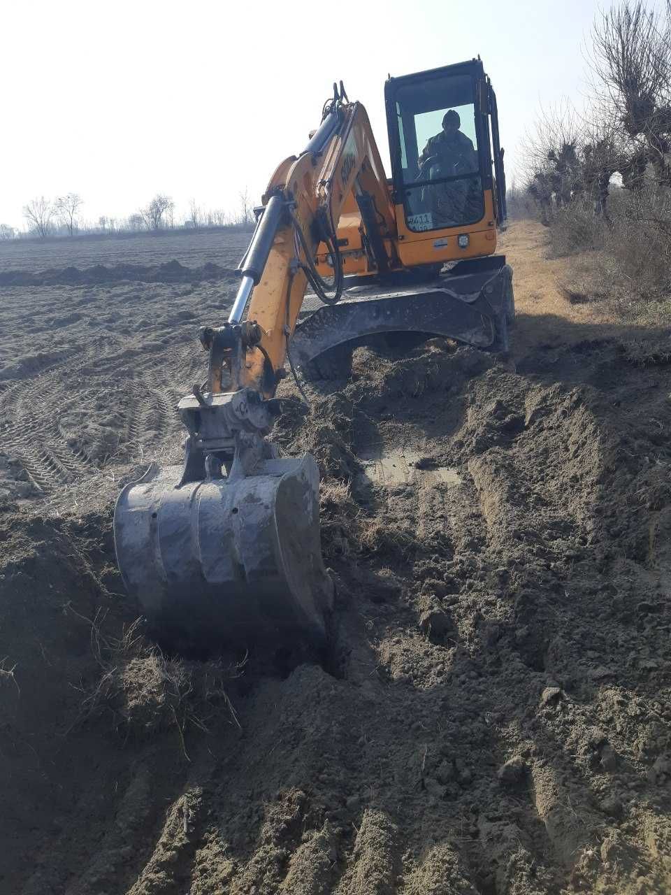 Родекс Йили 2019, 4000 соат. 3 та ковуши бор ишлаб турган техника.