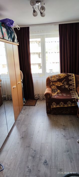 Vând apartament cu 4 camere