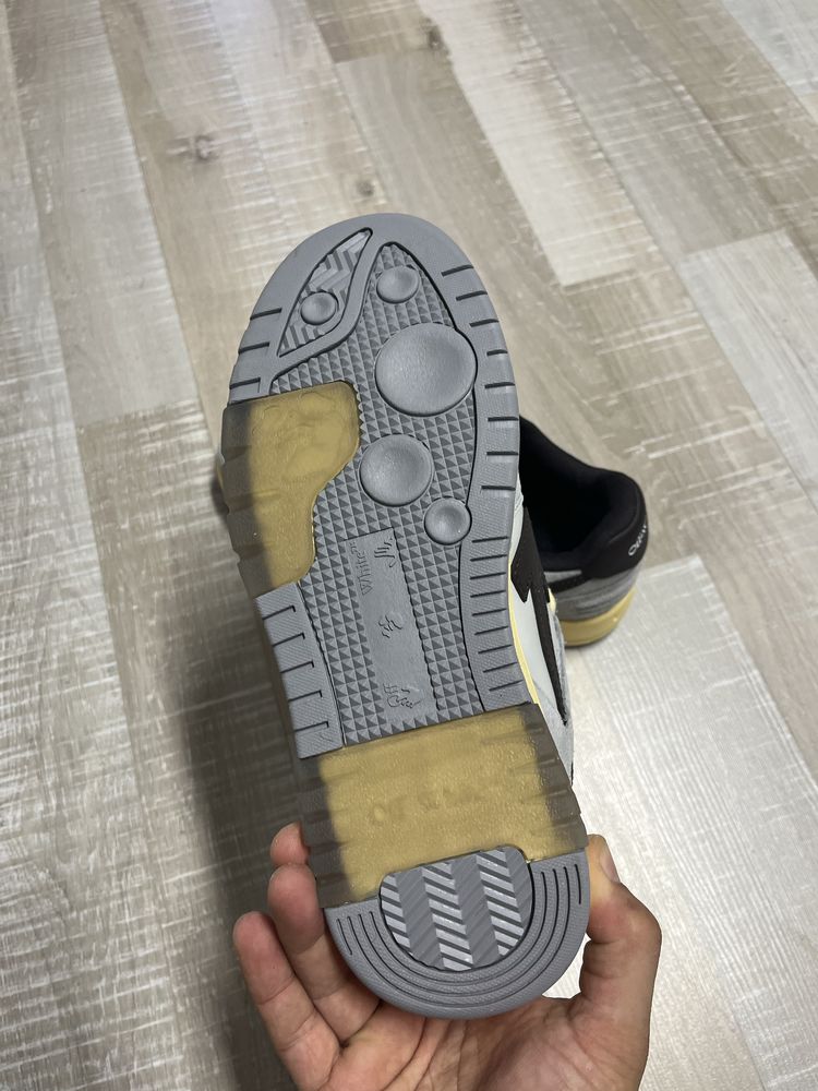 Off white out of office size 42
