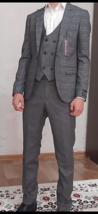 Продается мужской костюм