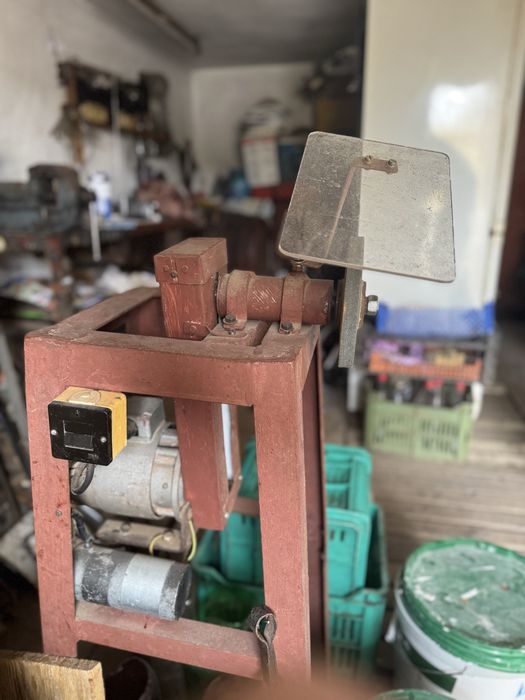 Продавам шмиргел монофазен