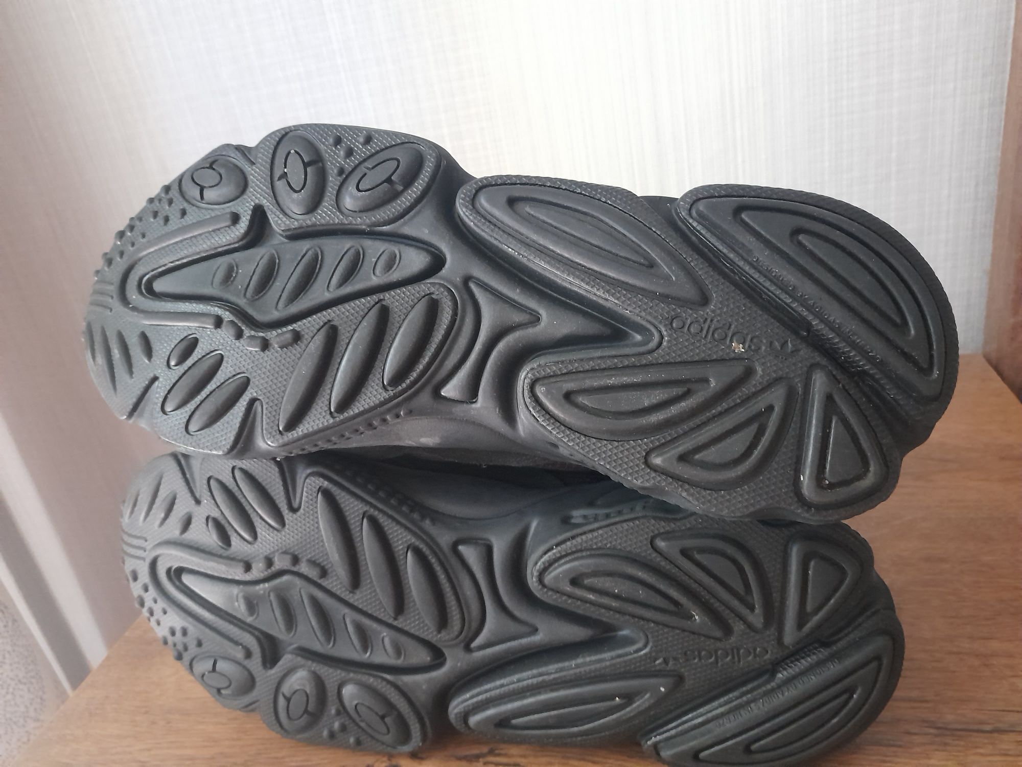 Adidas Ozweego маратонки 44 номер.