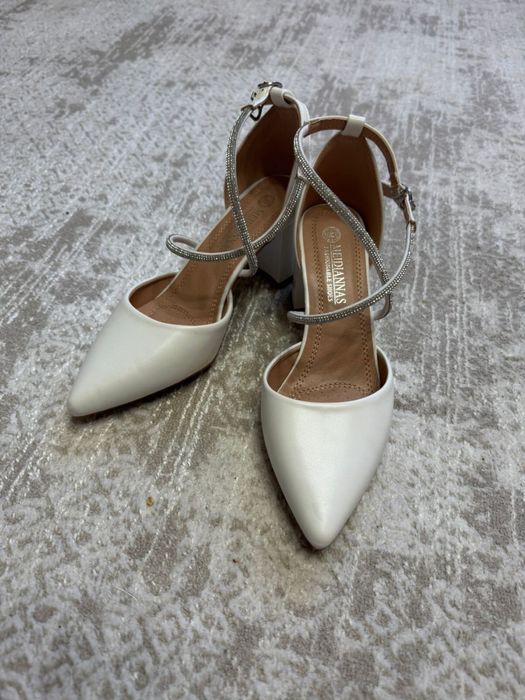 Продам новые туфли 37р