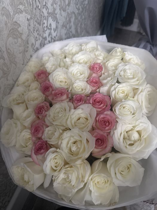 Продаю 51роз, буква Н