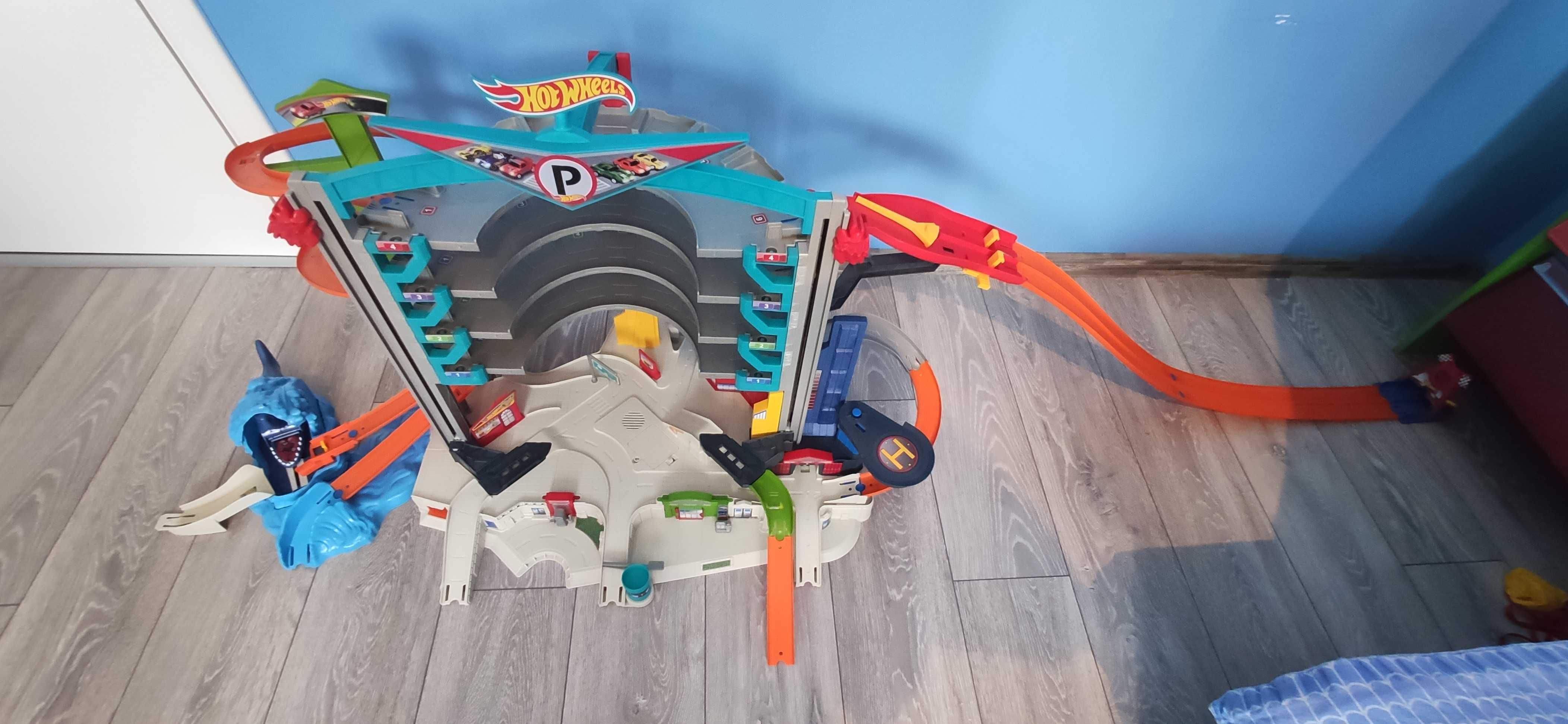 Голям гараж Hot Wheels Ultimate Garage Playset