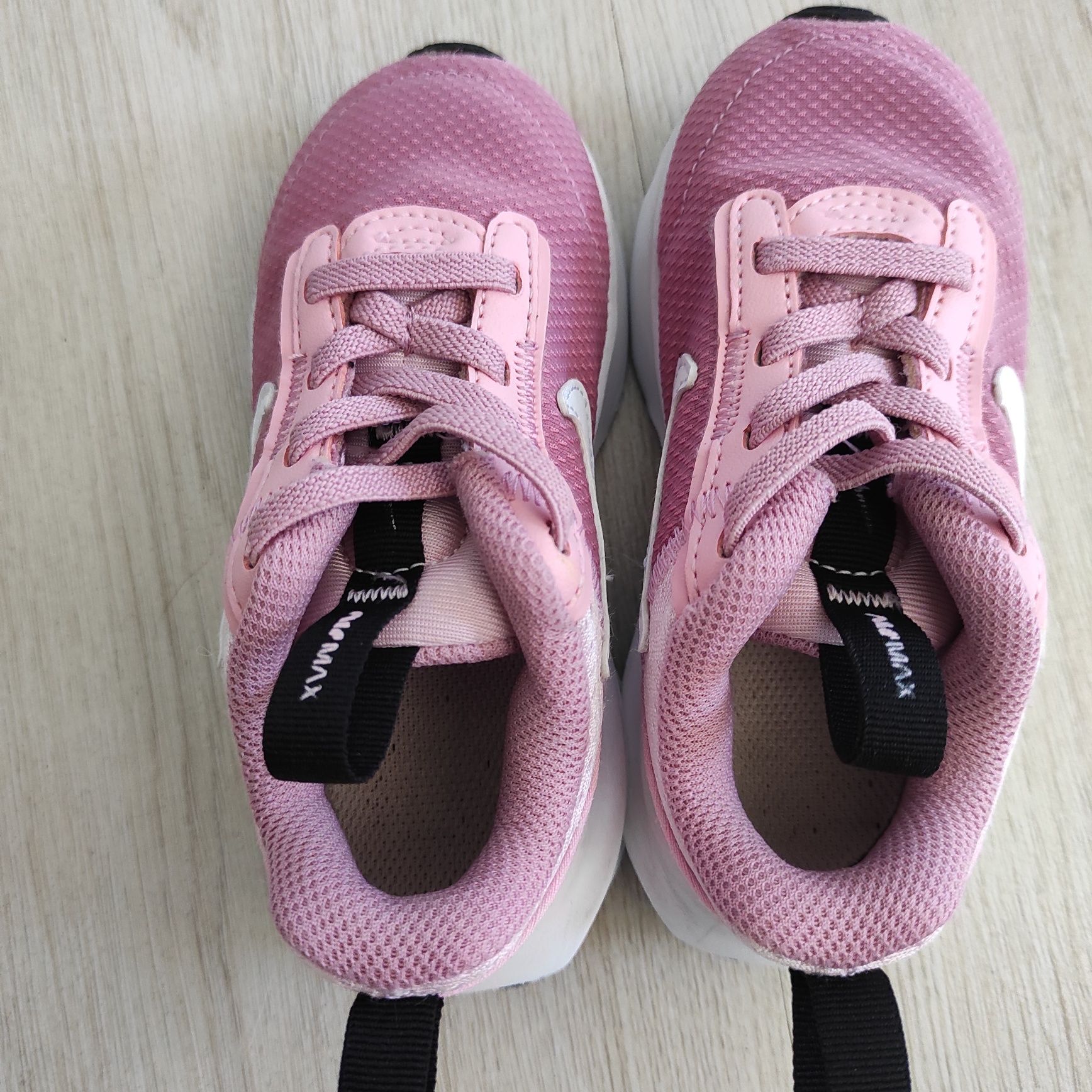 Маратонки Nike за момиче, 24 номер